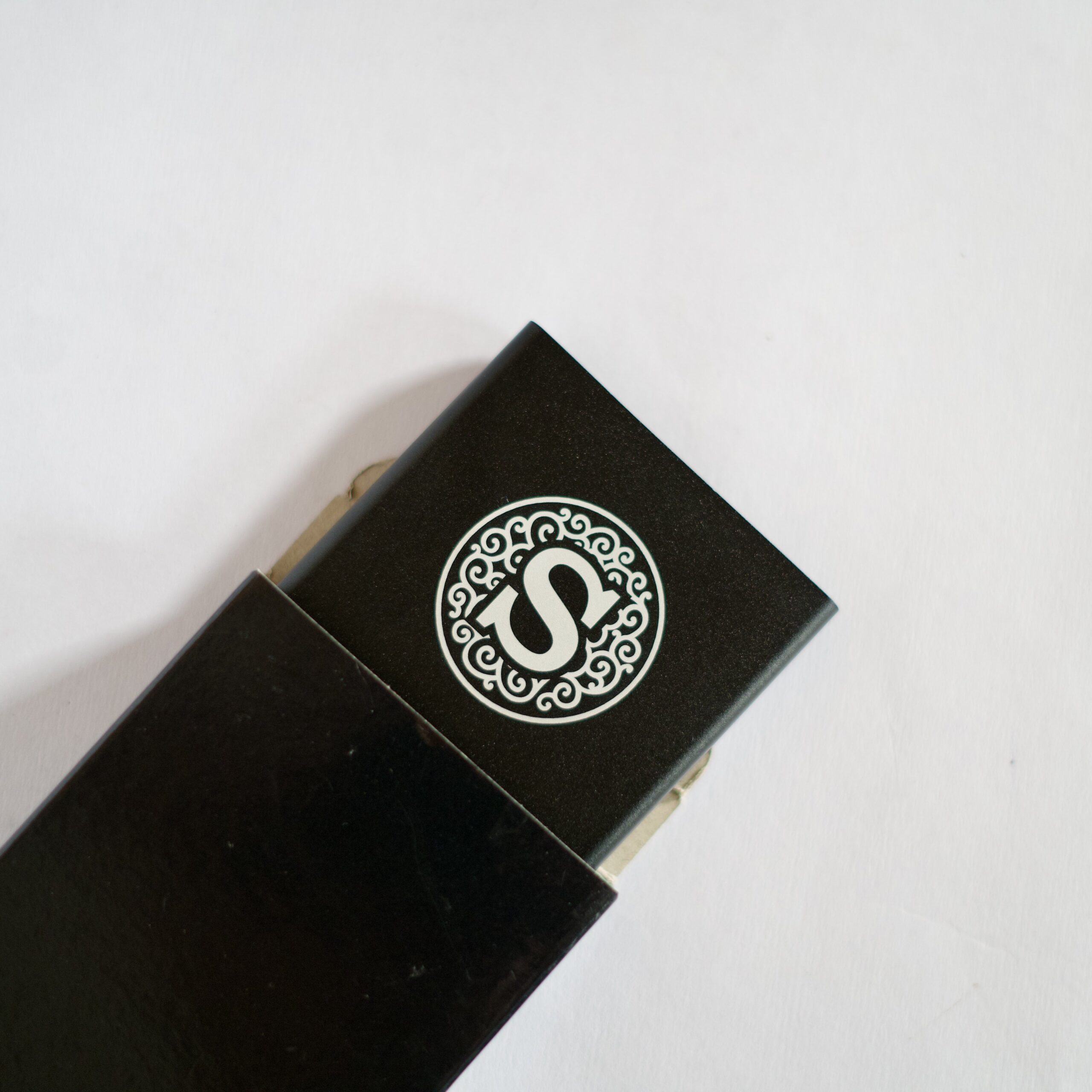 Engraved Metal Visiting Card Holder – Sleek and Protective, Fits 10-12 Cards - Image 2